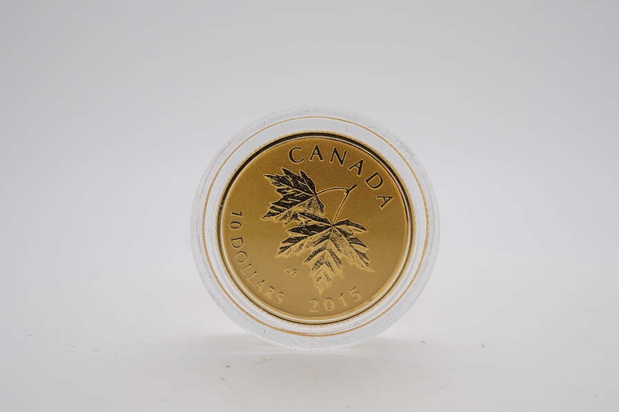 Gold coins, Canada gold $10, 2015, Maple leaves with effigy of Queen Elizabeth II, with case of issue and certificate 1346/1500